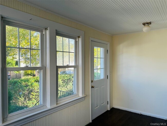 Building Photo - 38 Totten Pl Unit 2