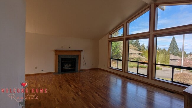 Photo - HUGE 5-BEDROOM home with separate BONUS ROOM, large fenced yard, no carpet!!!