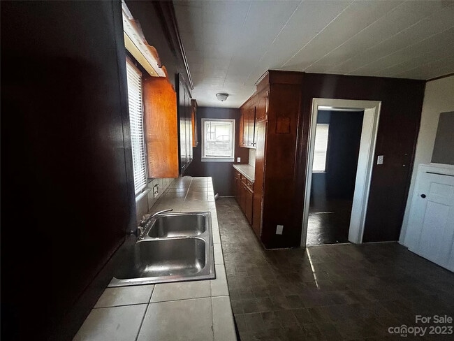 Photo - Room in House on Crispin Ave