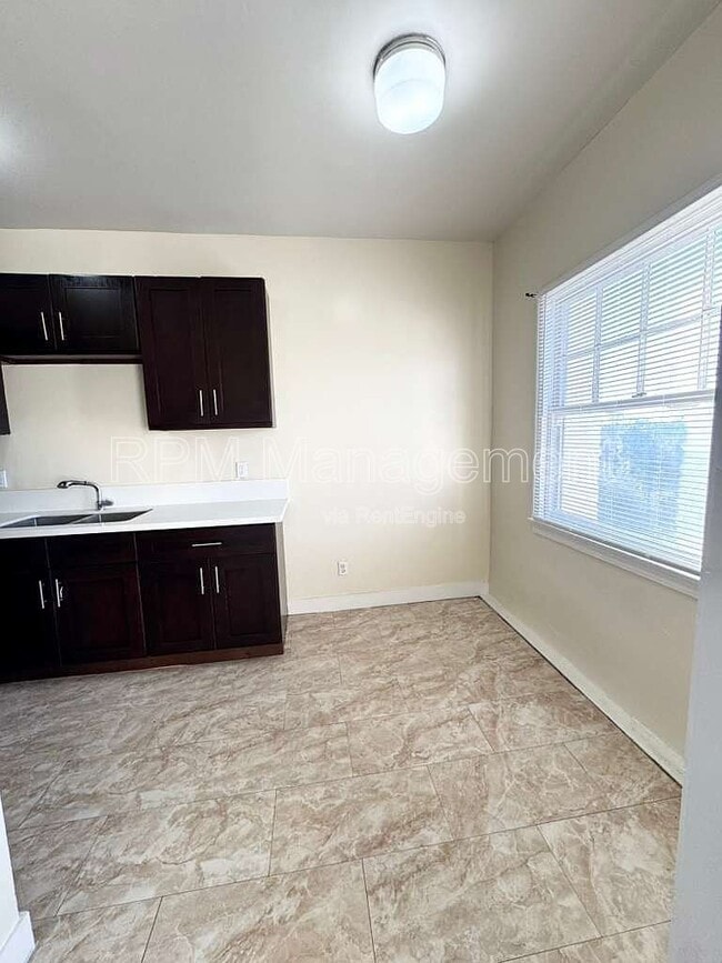 Photo - 3971 W 9th St Unidad 311