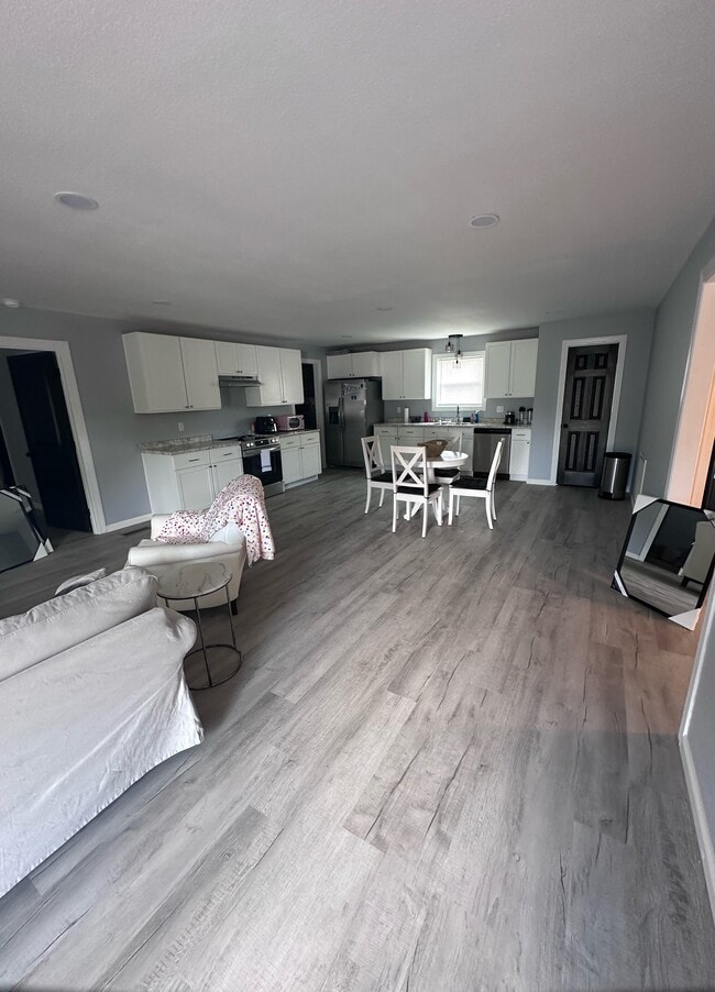 Building Photo - Brooks Street Quadplex - Fyffe Unit G