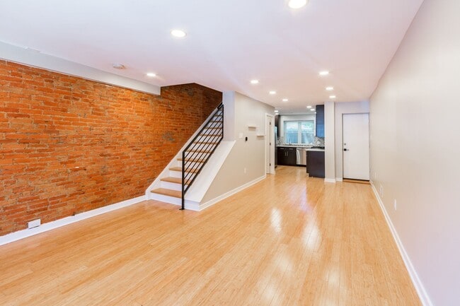 Building Photo - Three Bedroom Graduate Hospital Townhome