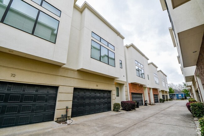 Building Photo - 70 N Hutcheson St Rental