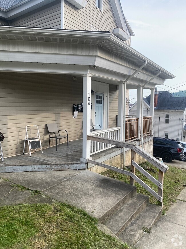 Building Photo - 104 3rd St Rental