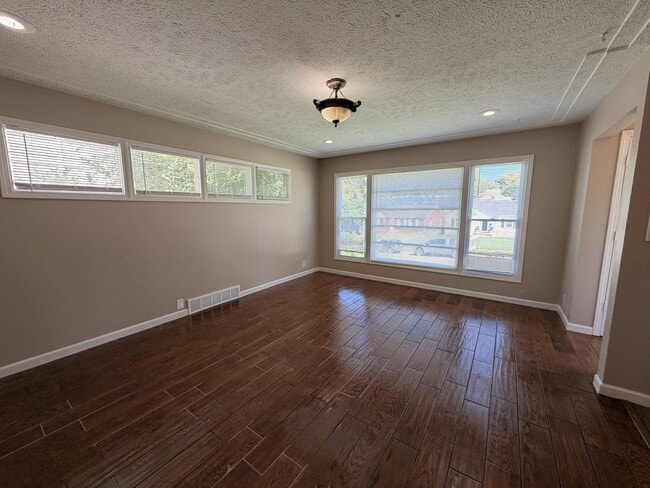 Photo - 6504 N 33rd St