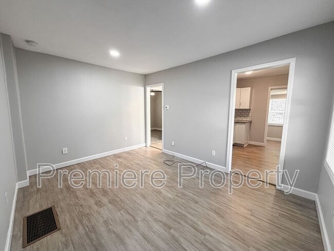 Photo - 11117 E 15th St S