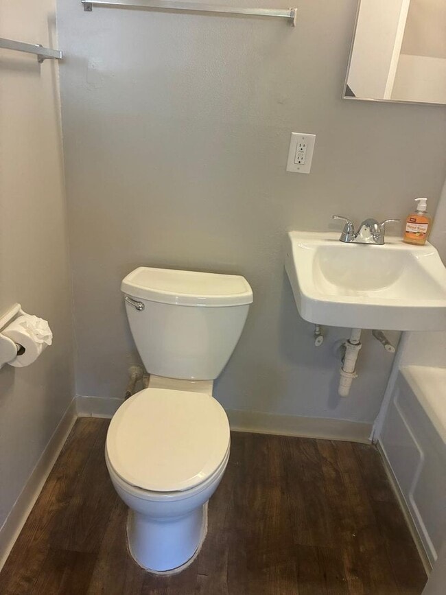 Photo - Parkwood Square Apartments