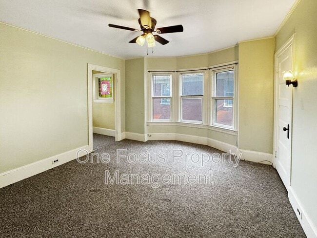 Building Photo - 1002 Walnut St Unit Up Rental