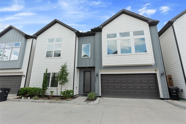 Building Photo - 2907 Sherwood Grn Ln Rental
