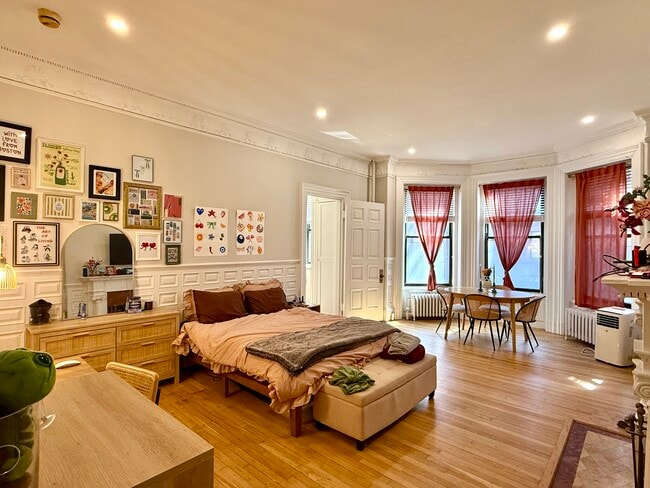 Building Photo - 475 Beacon St Unit 1R