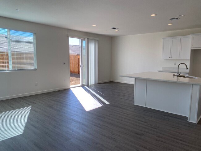 Photo - LIKE NEW!  3 BEDROOM, 2 BATH HOME FOR RENT