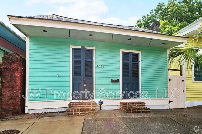 Building Photo - 1021 Music St Rental