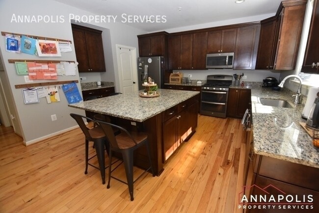 Photo - 917 St Martins Loop