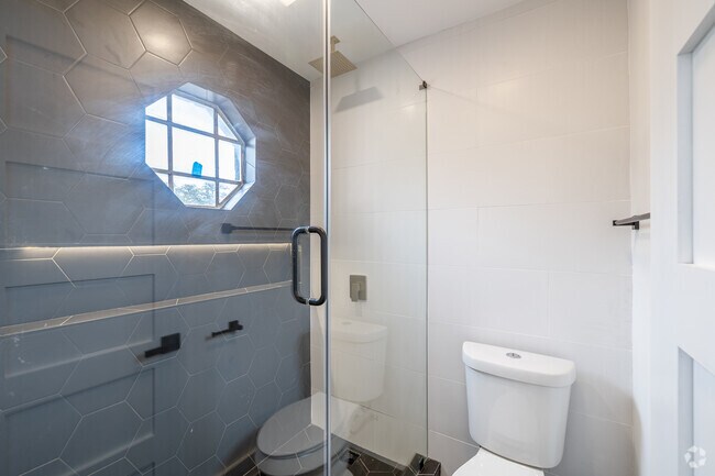1BD, 1BA - 725SF - Baño