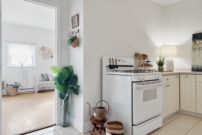 Building Photo - 377 Dorchester St Unit 1