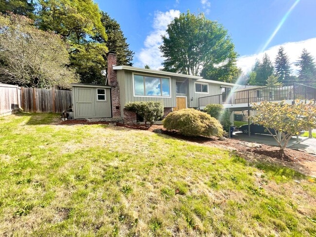 Building Photo - Spacious Home with Stunning Territorial Vi...