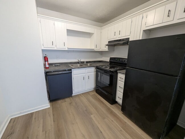Building Photo - 560/562 Rustwood Dr Unit 560 Rustwood Dr
