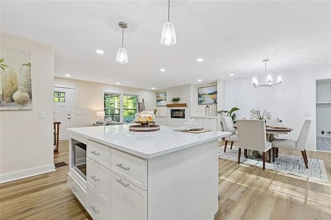 Photo - Room in House on Bay Leaf Dr SE