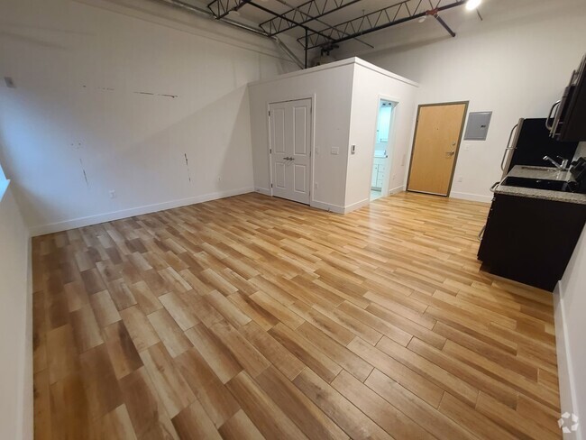 Building Photo - Large studio newly renovated! - AVAILABLE ... Unit 228 Rental