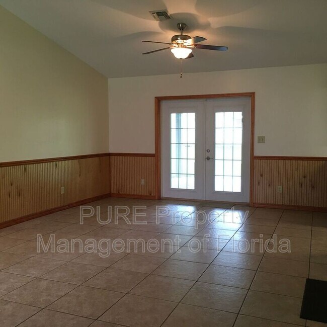 Photo - 3260 NE 45th St