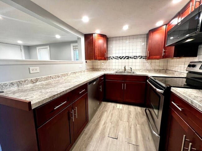 Photo - 572 Main St Unidad B