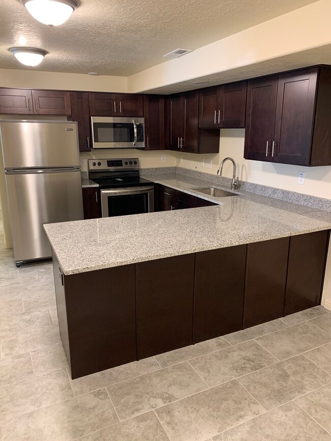 Photo - 123 W 7500 S Apartamentos Unidad 123 West 7500 South