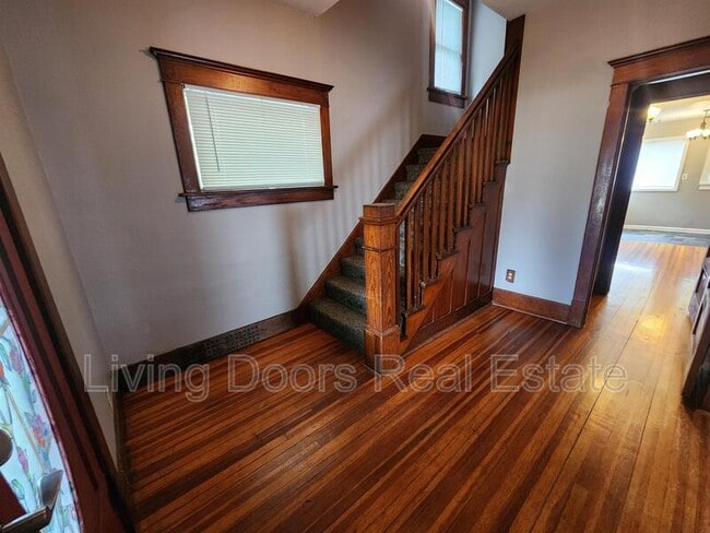 Photo - 837 Peach St