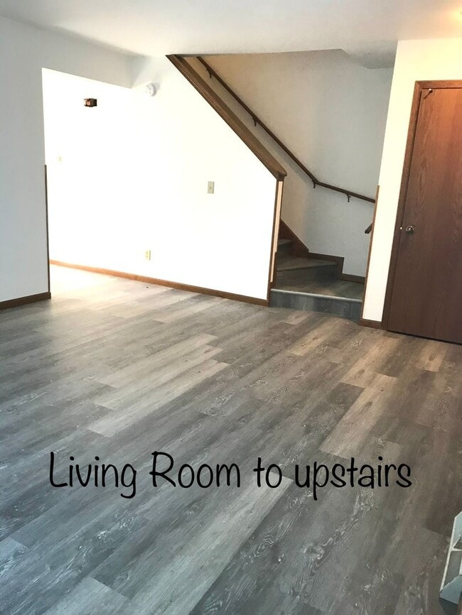 Photo - 821-823-823 Warbler Ln