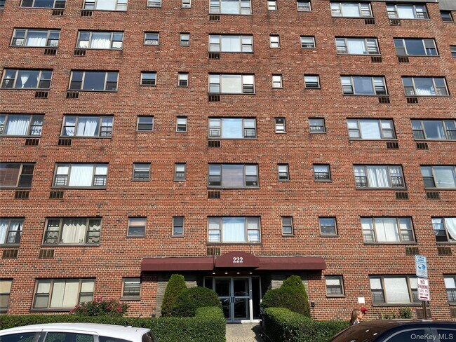 Building Photo - 222 N Broadway Unit 6B