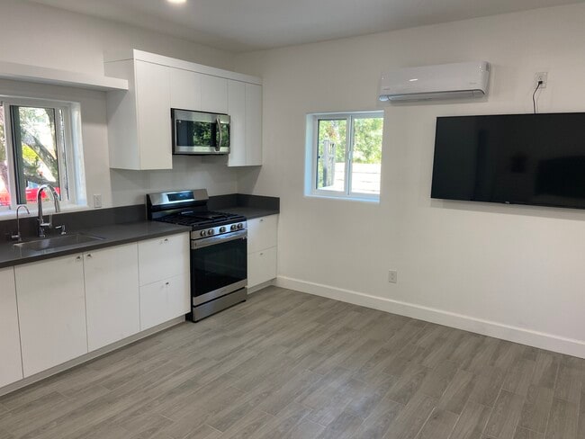 Building Photo - 18912 Pasadero Dr Rental