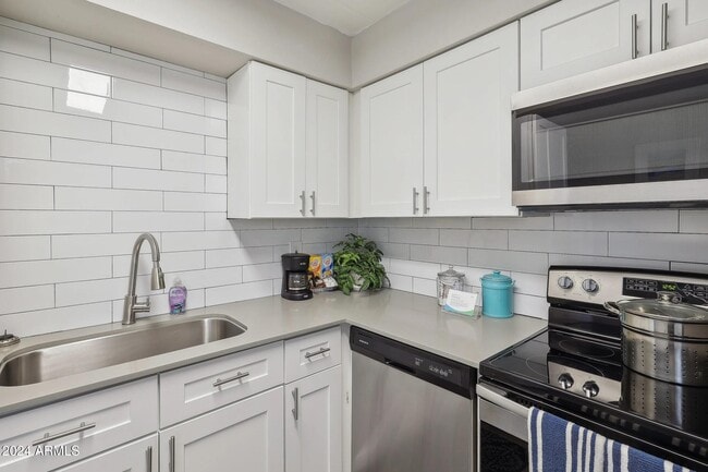 Photo - 615 S Hardy Dr Unit 2