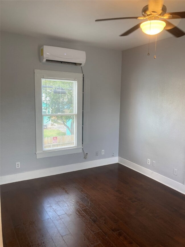 Photo - 4908 Ave Q 1/2