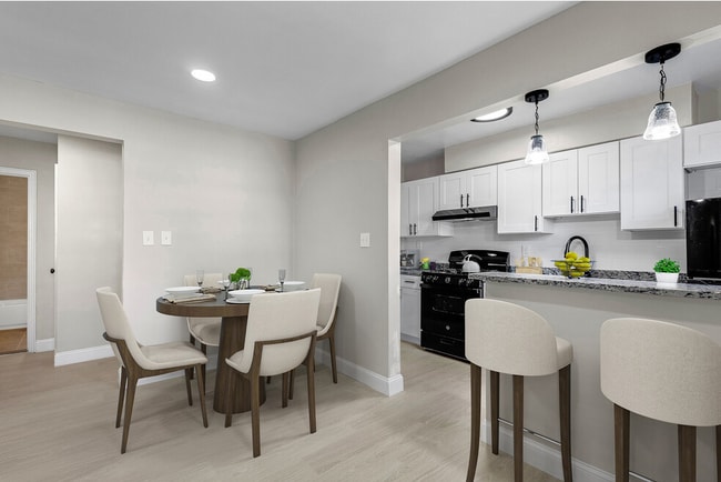 Photo - Laurel Court Apartments