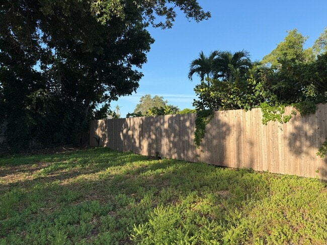 Photo - 2164 Bougainvillea St