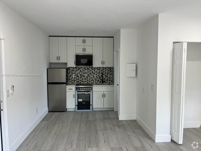 Building Photo - 7128 Indian Creek Dr Unit 4 Rental
