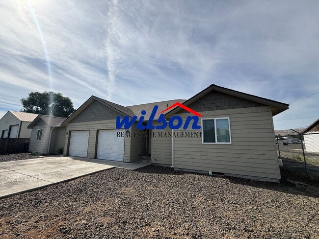 Building Photo - 810 Fremont St Unit B