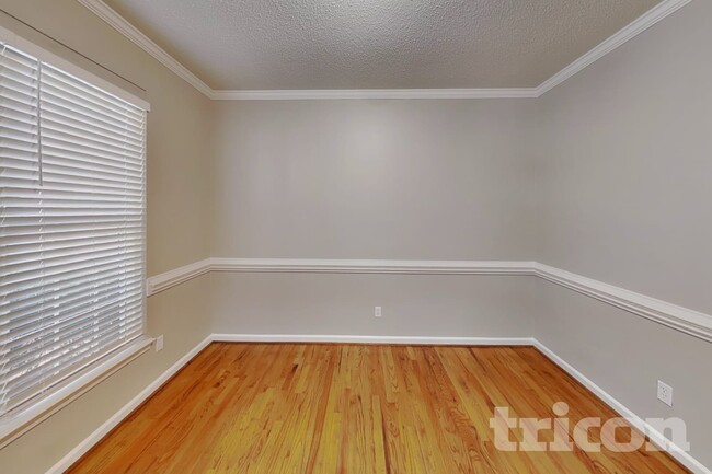 Photo - 1405 Wessex Ct