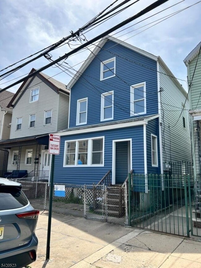 Building Photo - 222 Inslee Pl