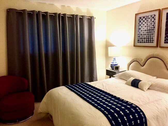 You will not want to leave this bedroom! - 685 N Ashurst Ct Unit H205