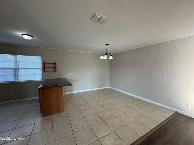 Photo - 3133 E 8th St