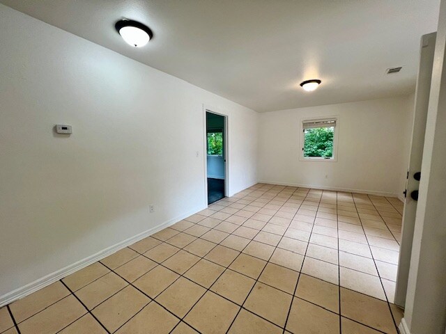 Photo - 364 E 7th St Unidad 1