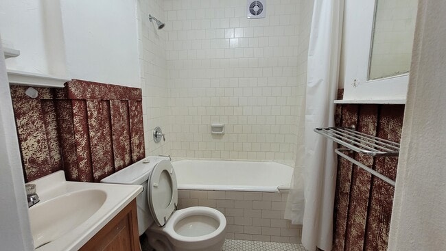 Bathroom - 1521 Monterey Blvd Unit A