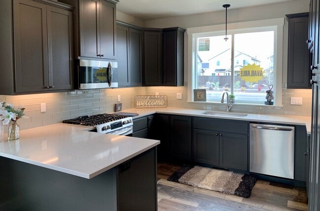 Photo - Large 4 bedroom in Redmond, new listing!  A/C!