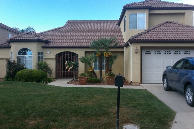 Building Photo - Spacious Four Bedroom Home in Figarden Loo...