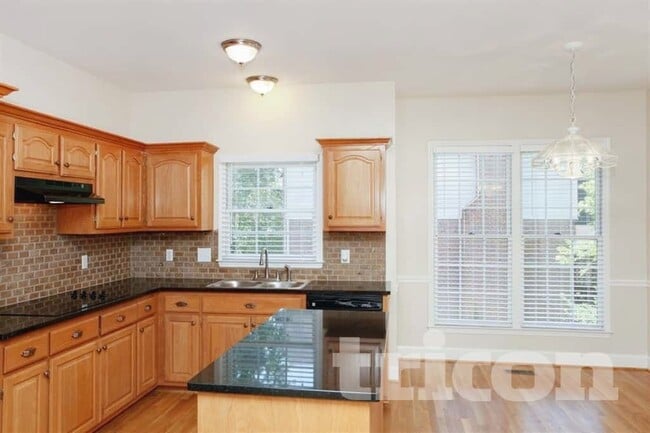 Photo - 105 Saddlebridge Ln
