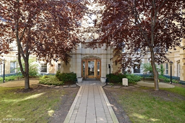 Exterior - 1116 Washington - Oak Park Apartments