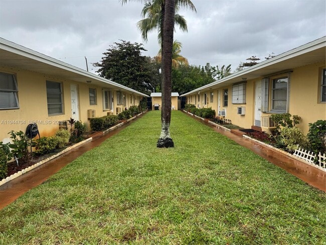 Photo - 2241 Monroe St Unidad 8