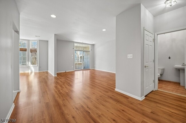 Photo - 915 Kensington Ln