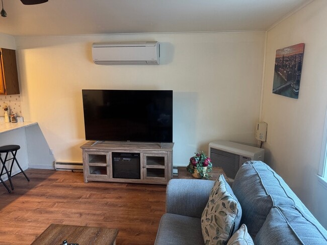 657 Maine Ave Unit 3