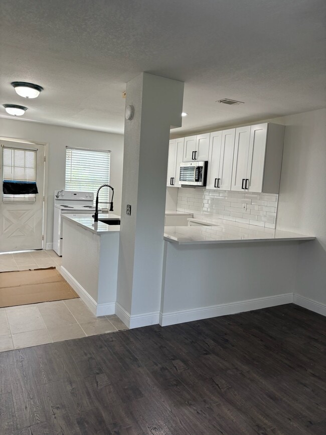 Photo - 7617 tamarind ave